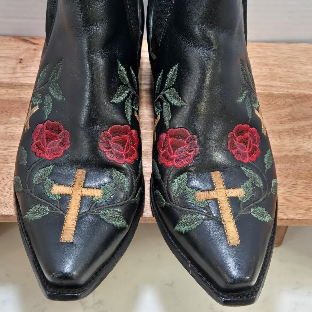 Limited Edition Manuel Western Boots 7.5 Black Embroidered Roses Cross Womens - Picture 2 of 16